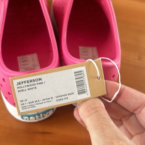 NWT Native Jefferson Hollywood Pink/Shell White US J2 - Picture 2 of 5